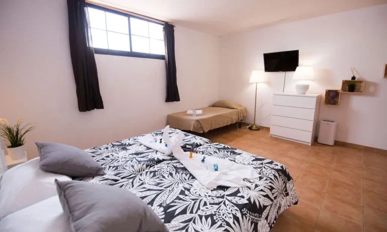 Triple-room-00