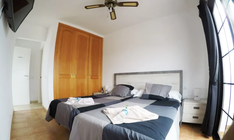 double-room-ensuite-bathroom